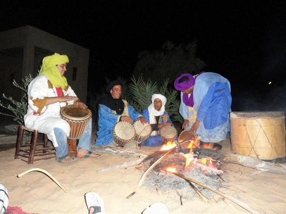 Les Pyramides Hotel Merzouga Esterno foto