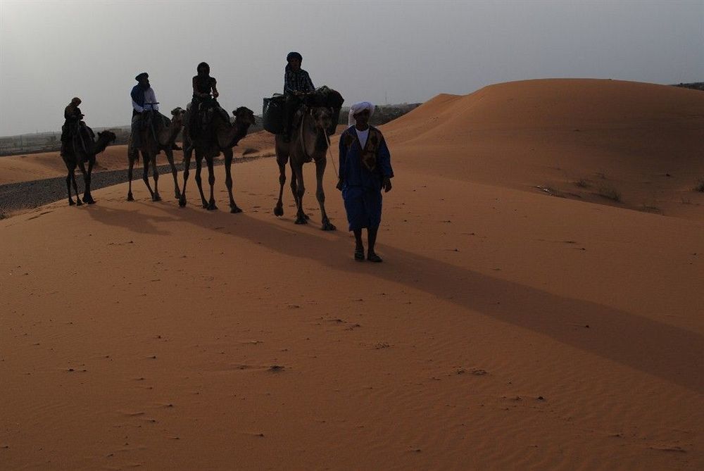 Les Pyramides Hotel Merzouga Esterno foto